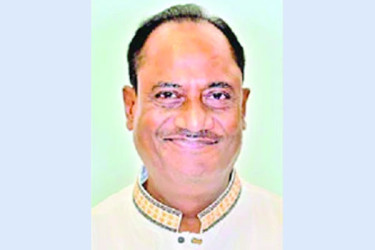 ফুটপাত চাঁদাবাজ সিন্ডিকেটের দখলে
