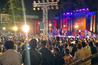 নরসিংদীতে ‘ইত‍্যাদি’র অনুষ্ঠান থেকে শতাধিক মোবাইল চুরি