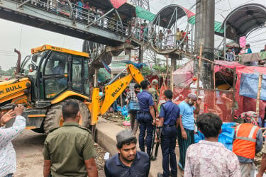 ঢাকা-চট্টগ্রাম মহাসড়কের শিমরাইল মোড়ে উচ্ছেদে ২৪ ঘণ্টার সময় পেলেন হকাররা