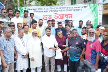 পরিবেশবান্ধব ব্যাগ ও ব্লিচিং পাউডার দিচ্ছে রাসিক