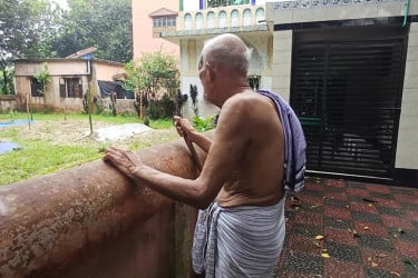 রামিসার কবরের পাশে দাদার নীরব অপেক্ষা, গ্রামে শোকের মাতম