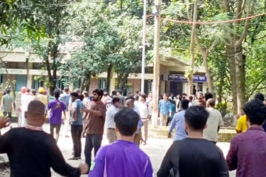 হাবিপ্রবিতে শিক্ষার্থীদের দুই গ্রুপের সংঘর্ষে শিক্ষকসহ আহত ৩