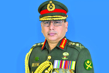 সেনাসদস্যরা ধীরে ধীরে ব্যারাকে ফিরছেন