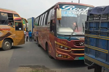 ঢাকা-টাঙ্গাইল মহাসড়কে যানযট, বিপাকে ঘরমুখো মানুষ