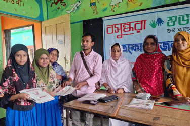 নেত্রকোনায় বসুন্ধরা শুভসংঘের শিক্ষা উপকরণ বিতরণ