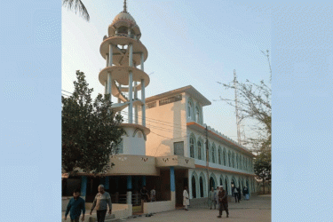 ‘খানদানি’ টি-শার্ট পরে পুলিশ লাইন্স মসজিদ থেকে এসপির জুতা চুরি