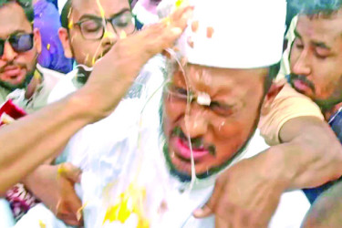 ঝিনাইদহে পাটওয়ারীর ওপর ডিম