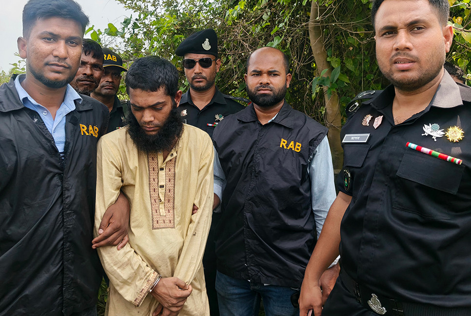 চকলেটের লোভ দেখিয়ে শিশুকে ধর্ষণচেষ্টা, যুবক গ্রেফতার