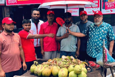 তীব্র দাবদাহে মেহেরপুরে রেড ক্রিসেন্টের মানবিক সহায়তা