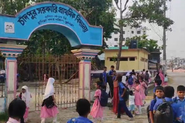 সরানো হলো ১৩১ বছরের স্কুল আঙিনার কবরস্থানের সাইনবোর্ড