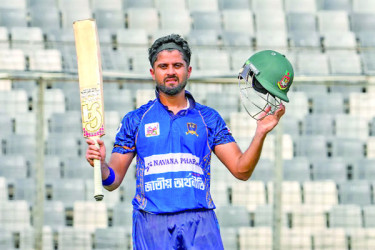 প্রিমিয়ার ক্রিকেটে শীর্ষে মোহামেডান
