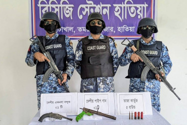 হাতিয়ায় ডাকাতের আস্তানায় অভিযান, অস্ত্র-গুলি উদ্ধার
