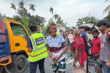 ফরিদপুরে বাস-অ্যাম্বুলেন্স সংঘর্ষে নিহত ৫