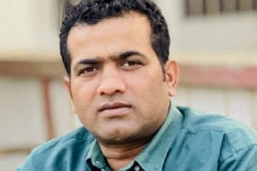 গৃহবধূকে ধর্ষণের অভিযোগে যুবককে গণপিটুনি দিয়ে পুলিশে সোপর্দ