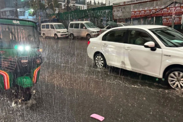 ভ্যাপসা গরমের পর রাজধানীতে স্বস্তির বৃষ্টি