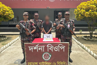 সোয়া কোটি টাকার স্বর্ণের বারসহ আটক ১