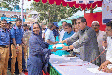 গ্রামপুলিশ ও নৈশপ্রহরীদের অনুদান দিলেন প্রতিমন্ত্রী মীর শাহে আলম