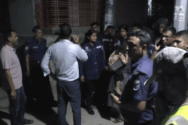 নারায়ণগঞ্জে চাঁদা না পেয়ে কারখানার গাড়িচালককে কুপিয়ে জখম