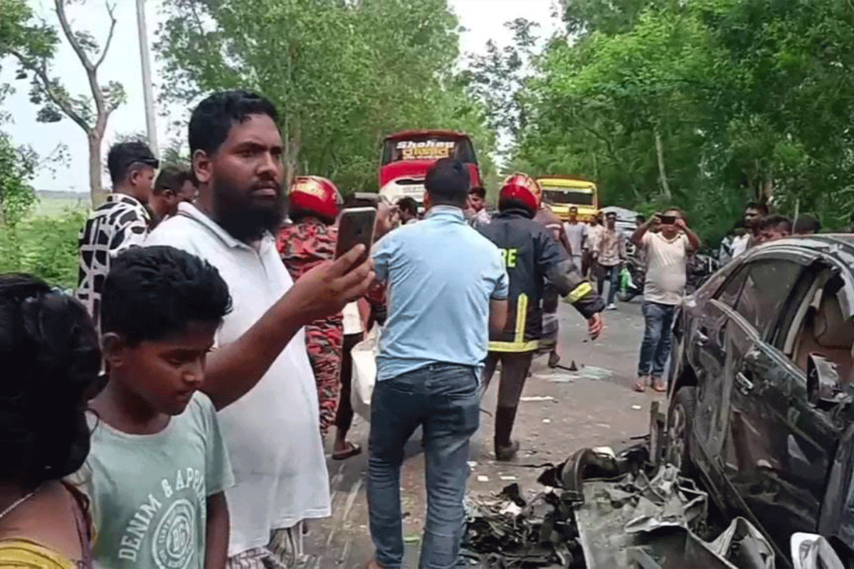 গোপালগঞ্জে ত্রিমুখী সংঘর্ষে নিহত ১