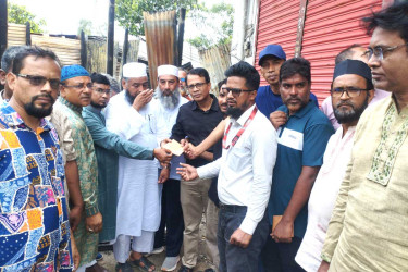 ব্রাহ্মণবাড়িয়ায় অগ্নিকাণ্ডে ক্ষতিগ্রস্ত ঔষধ ব্যবসায়ীদের অর্থ সহায়তা