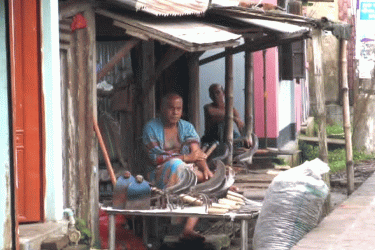 নেত্রকোনায় ফসলহানির প্রভাব পড়েছে কামার পট্টিতেও