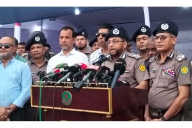 ঈদযাত্রায় অতিরিক্ত ভাড়া নিলেই ব্যবস্থা: ডিএমপি কমিশনার