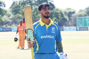 সেঞ্চুরিতে নতুন ইতিহাস গড়লেন হামজা