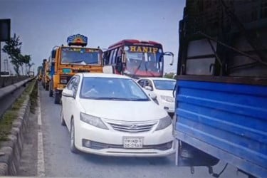 ঢাকা-টাঙ্গাইল-যমুনা সেতু মহাসড়কে ১৫ কিলোমিটার ধীরগতি