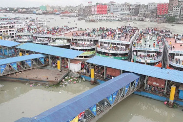 এক ঘণ্টা বন্ধ থাকার পর সদরঘাটে লঞ্চ চলাচল স্বাভাবিক
