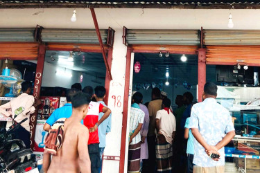 বালিয়াকান্দিতে শো-রুমে চুরির অভিযোগ