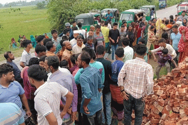 চাঁদপুরে ট্রাকের ধাক্কায় শিশু শিক্ষার্থীর মৃত্যু