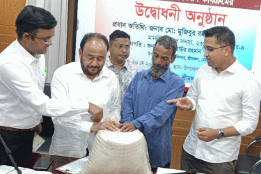 শ্রীমঙ্গলে ক্ষতিগ্রস্ত কৃষকরা পেলেন মানবিক সহায়তা