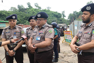 চেকপোস্ট কার্যক্রমে পেশাদারিত্বের নির্দেশ সিএমপি কমিশনারের