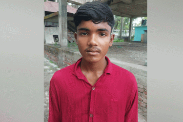 রাতে লঞ্চ থেকে পড়ে যাওয়া কিশোরকে উদ্ধার করল জেলে