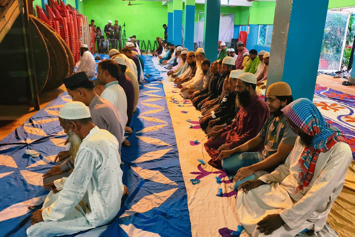দিনাজপুরে সৌদির সঙ্গে মিল রেখে ঈদুল আজহা উদযাপন