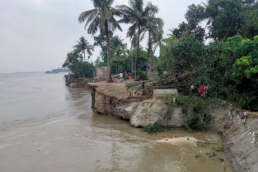 পাহাড়ি ঢল ও টানা বর্ষণে যমুনা নদীর পানি বাড়ছে