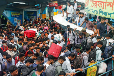ঈদুল আজহা ঘিরে প্রাণ ফিরেছে সদরঘাটে