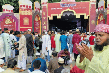 ঈদের প্রধান জামাতে দেশ-জাতির কল্যাণ ও বিশ্বের শান্তি কামনা
