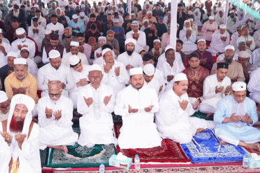 রাজশাহীতে ঈদ জামাতে মুসলিম বিশ্বের শান্তি কামনায় দোয়া