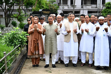 বিডিআর বিদ্রোহে নিহত সেনা কর্মকর্তাদের কবর জিয়ারত প্রধানমন্ত্রীর