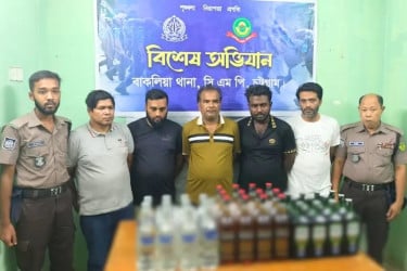 চট্টগ্রামে আড়াই কোটি টাকার বিদেশি মদসহ গ্রেফতার ৫