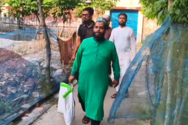 মোংলায় ৫০০ পরিবারের ঘরে ঘরে কুরবানির মাংস পৌঁছে দিল স্বেচ্ছাসেবীরা