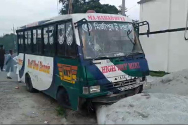 টাঙ্গাইলে বাসের চাপায় দর্জি নিহত