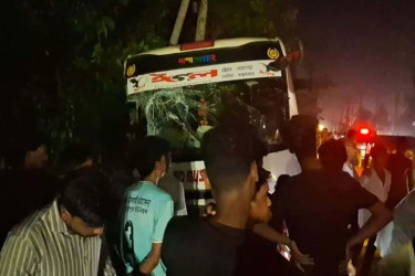 কর্ণফুলীতে বাস-লেগুনার মুখোমুখি সংঘর্ষে নিহত ৩
