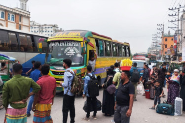 ঈদের দ্বিতীয় দিনেও ঘরমুখো মানুষের ভিড়
