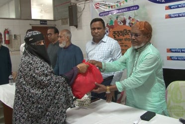 নোয়াখালীতে হতদরিদ্র পরিবারের মাঝে মাংস বিতরণ