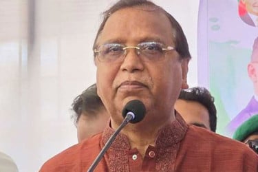 ট্রাক সংকটে বর্জ্য অপসারণে ধীরগতি : ডিএসসিসি প্রশাসক