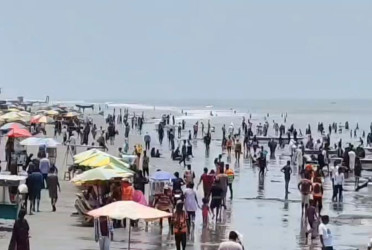 কুয়াকাটায় বাড়ছে পর্যটকদের ভিড়