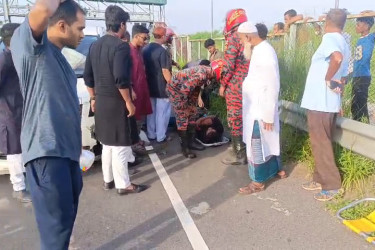 ঢাকা-মাওয়া এক্সপ্রেসওয়েতে মোটরসাইকেল-প্রাইভেটকার সংঘর্ষে আহত দুই