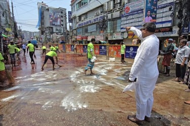 নির্ধারিত সময়ের আগেই ময়মনসিংহ সিটি কর্পোরেশনের বর্জ্য অপসারণ